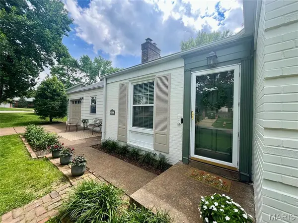 9400 Tilles DR, Brentwood, MO 63144