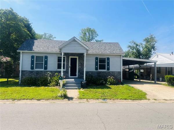 305 E Ironbanks, Charleston, MO 63834