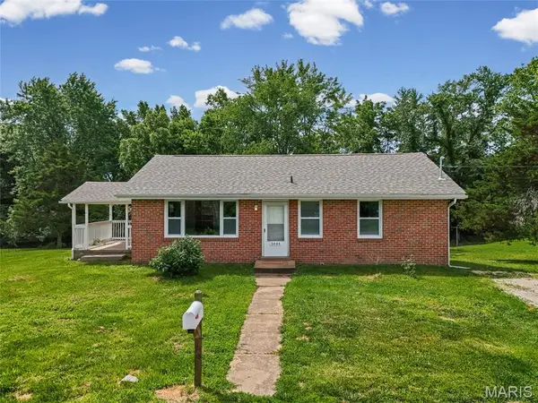 5444 Donald DR, High Ridge, MO 63049