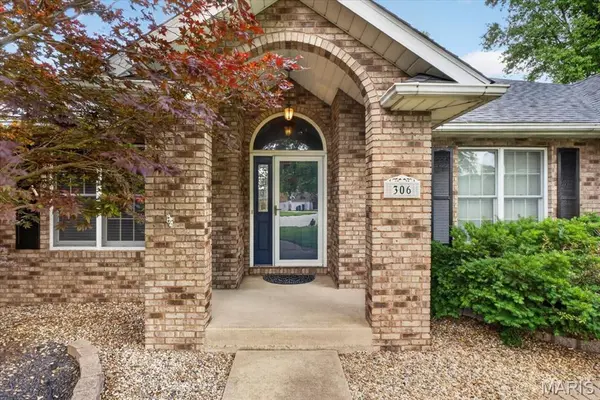 306 Marty Graten CT, Hamel, IL 62046
