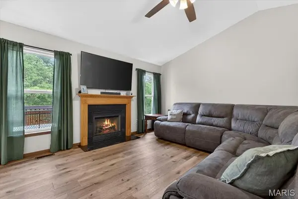 2332 Garden LN, Festus, MO 63028