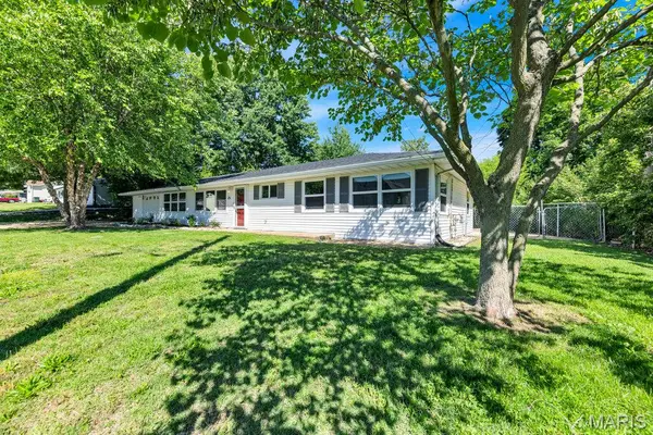 25 Anthony CT, Arnold, MO 63010