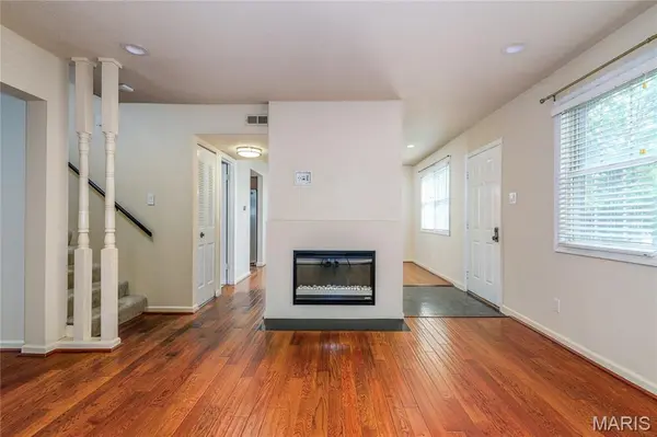 9024 W Swan CIR, Brentwood, MO 63144