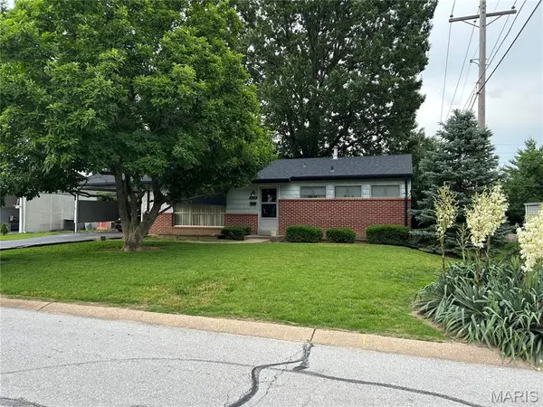 1228 Arrowhead DR, Olivette, MO 63132