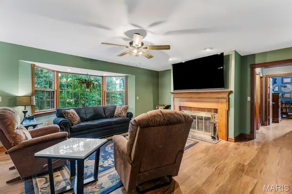 1338 Gainsborough CT, Lake Sherwood, MO 63357