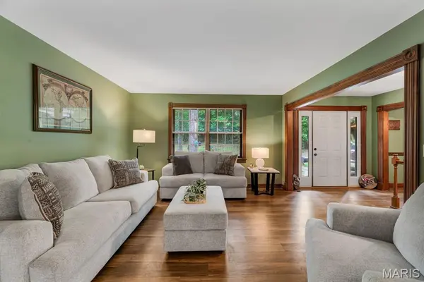 1338 Gainsborough CT, Lake Sherwood, MO 63357