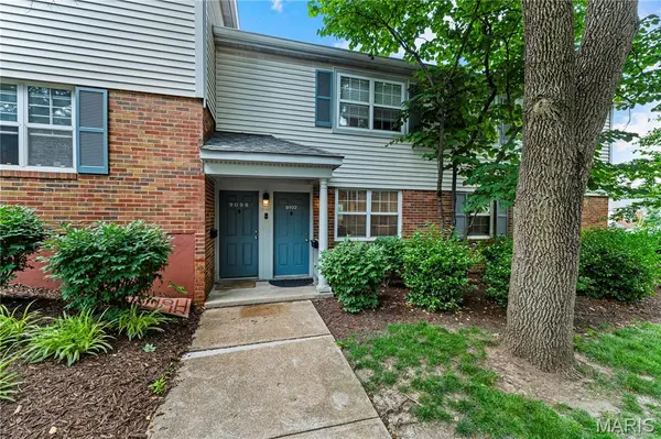 9102 W Swan CIR,  Brentwood,  MO 63144