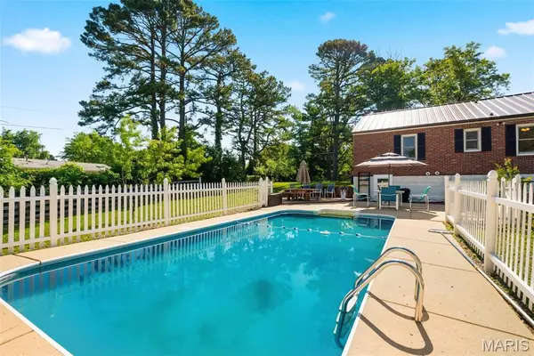 2655 Ridge DR, High Ridge, MO 63049