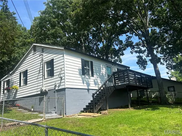 8520 Lake DR, Cedar Hill, MO 63016