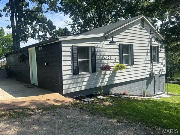 8520 Lake DR, Cedar Hill, MO 63016
