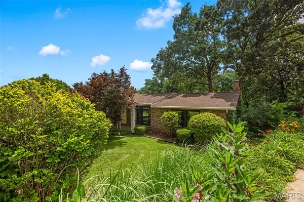 2034 Raintree DR, Imperial, MO 63052