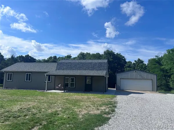 137 McCormick RD, Steelville, MO 65565