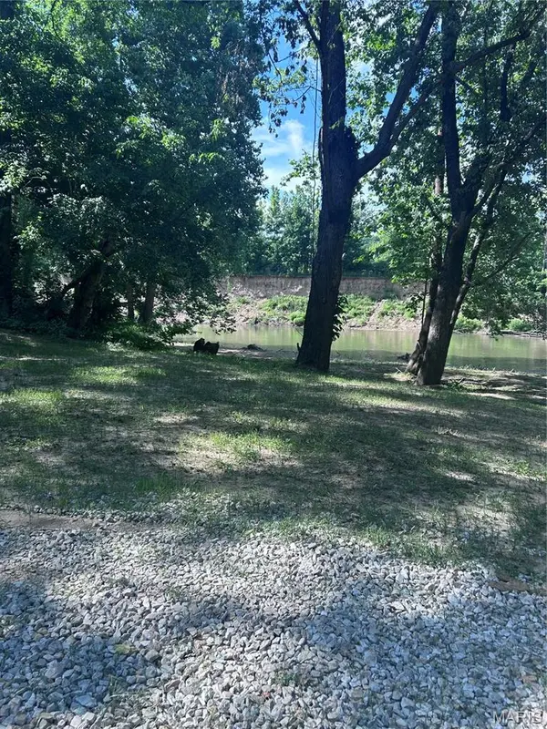 137 McCormick RD, Steelville, MO 65565