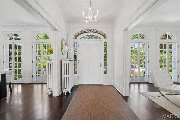 30 Arundel PL, Clayton, MO 63105