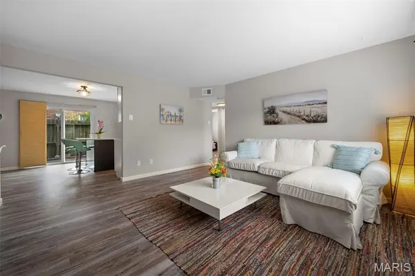 10602 Carroll Wood WAY, St Louis, MO 63128