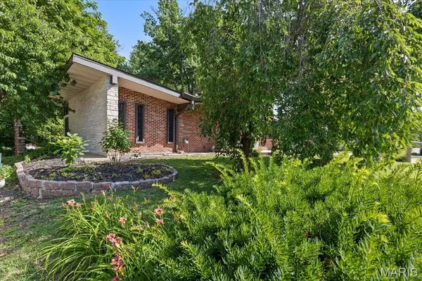 139 College DR, St Charles, MO 63301