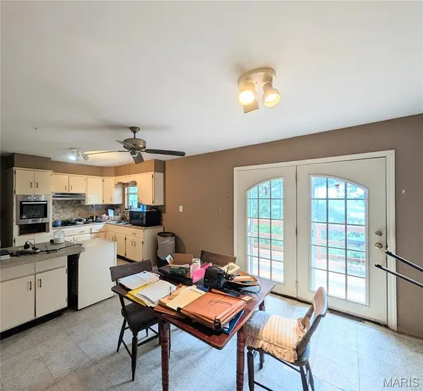 7560 Vista DR, Cedar Hill, MO 63016