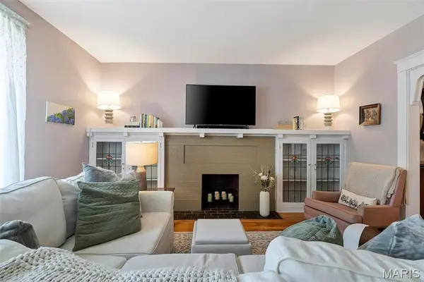 4122 Russell BLVD, St Louis, MO 63110