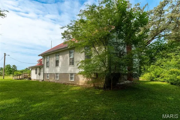 270 Alexander, Eldorado, IL 62930