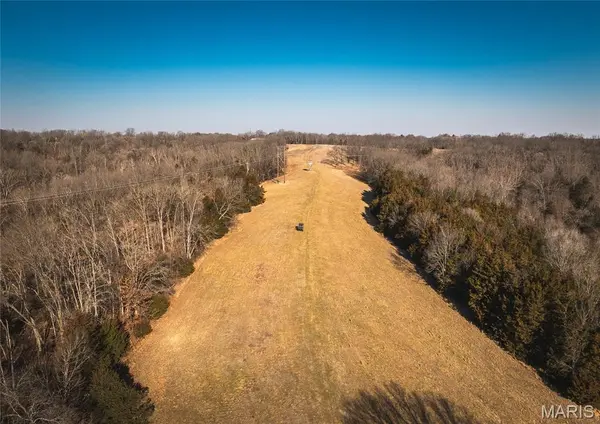 000 Trachsel Ln, Holts Summit, MO 65043