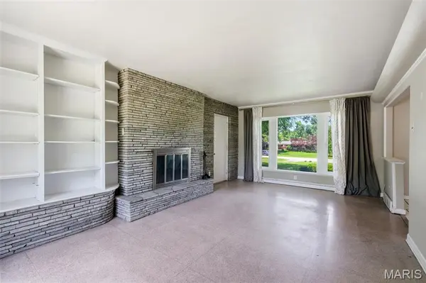 13 Terrace GDNS, Frontenac, MO 63131