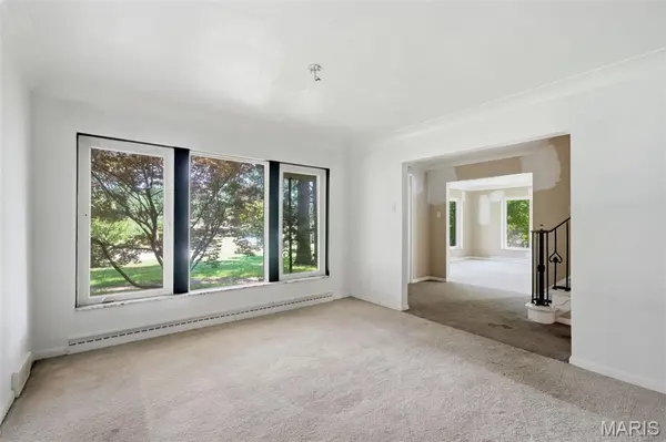 13 Terrace GDNS, Frontenac, MO 63131
