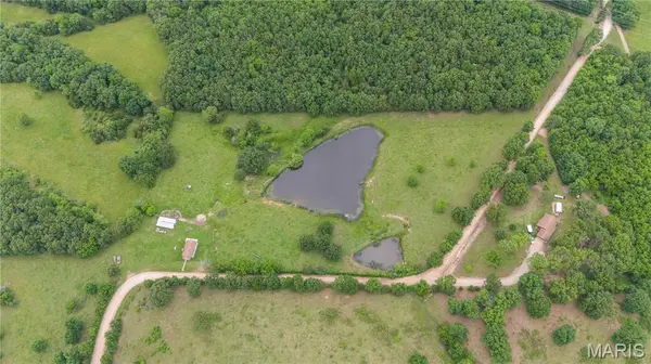 33 Alder Springs RD, Iberia, MO 65486