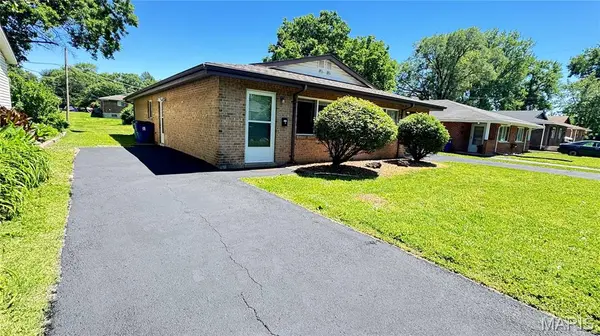 3912-3914 Wright AVE, St Ann, MO 63074