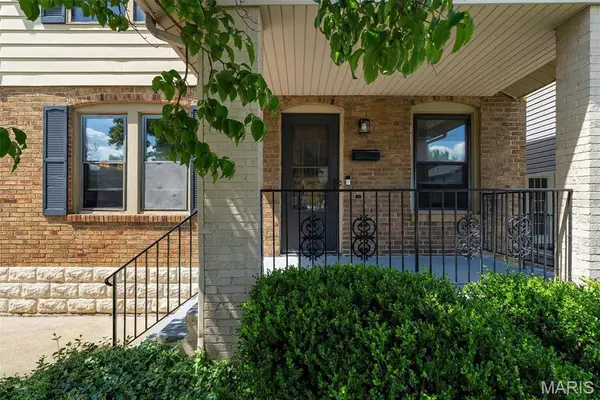 8763 Brentwood PL, Brentwood, MO 63144