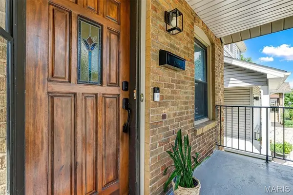 8763 Brentwood PL, Brentwood, MO 63144