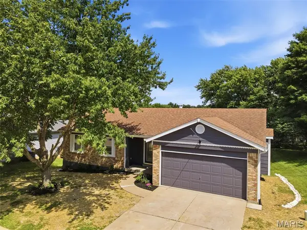 57 Valley View DR, St Peters, MO 63376