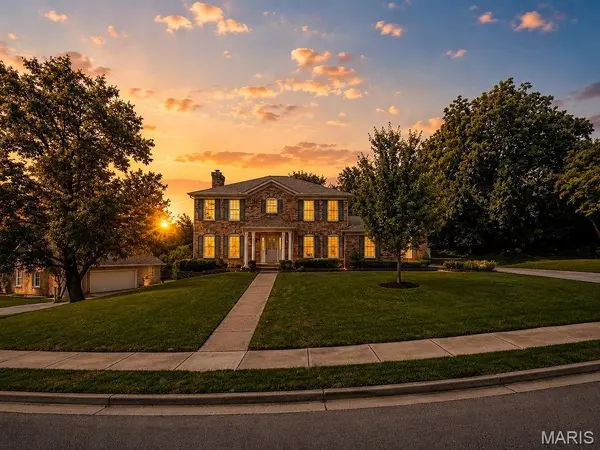 1208 Chateau Woods DR, St Louis, MO 63135
