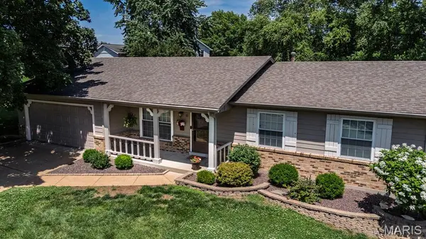 13 Suncrest DR, St Peters, MO 63376