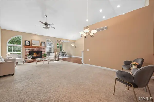 335 Revolution DR, St Peters, MO 63376
