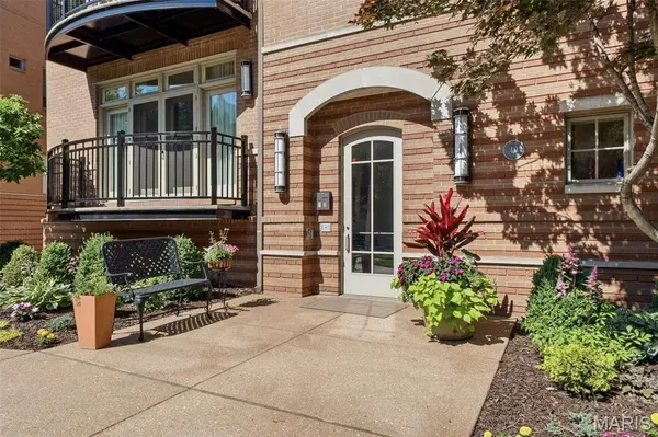 40 Brighton WAY #1S, Clayton, MO 63105