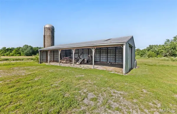 2101 S Spur 127, Greenville, IL 62246