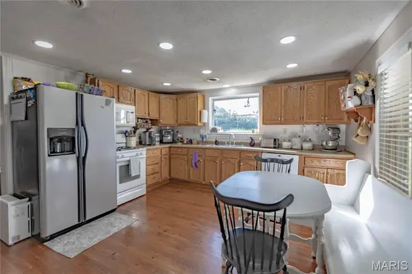 9672 Crane DR, Bucyrus, MO 65444
