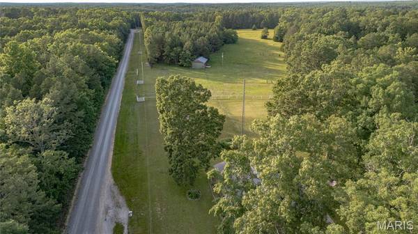 9672 Crane DR, Bucyrus, MO 65444
