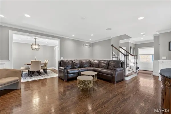 8125 Westmoreland AVE, Clayton, MO 63105