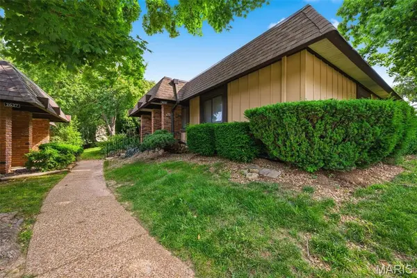 2633 Plantation PT #A, St Charles, MO 63303