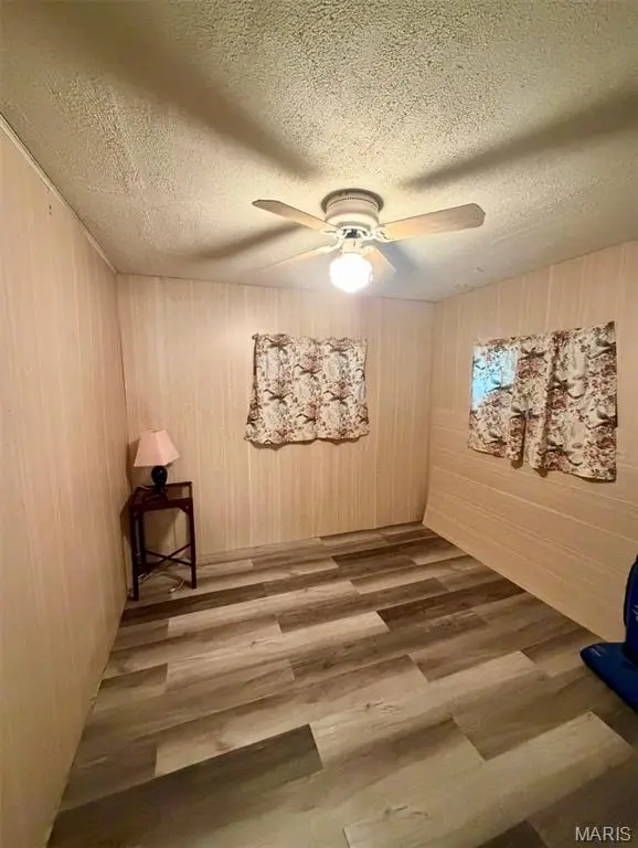 10036 Oak DR, Bismarck, MO 63624