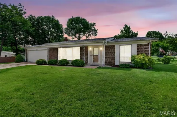4542 Frederickton CT, St Louis, MO 63128