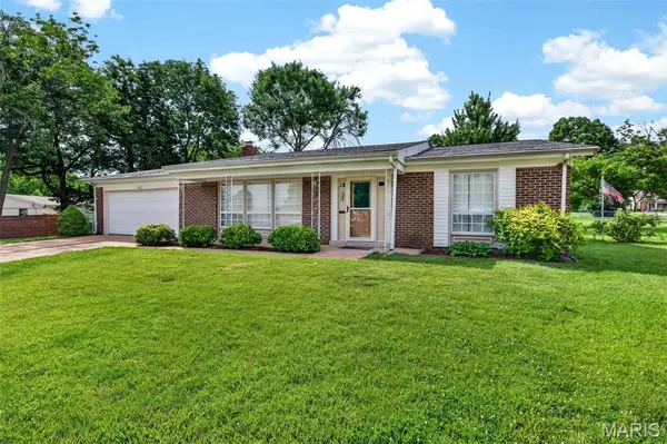 4542 Frederickton CT, St Louis, MO 63128
