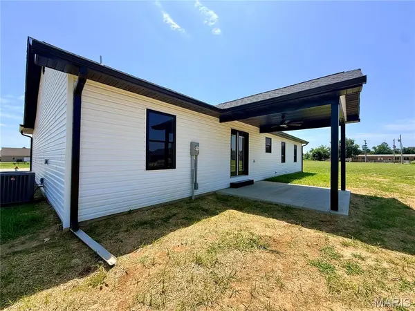 1657 Redbud CT, Perryville, MO 63775