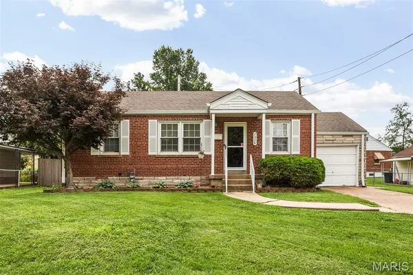 7328 Parkwood DR, St Louis, MO 63116
