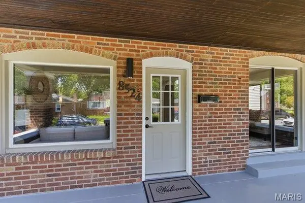 8524 Richard AVE, University City, MO 63132