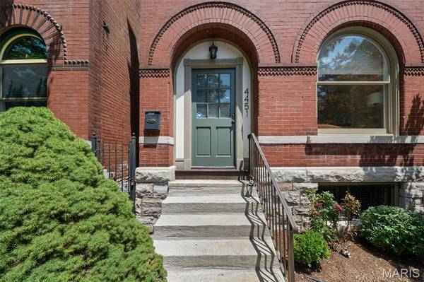 4451 Gibson AVE, St Louis, MO 63110