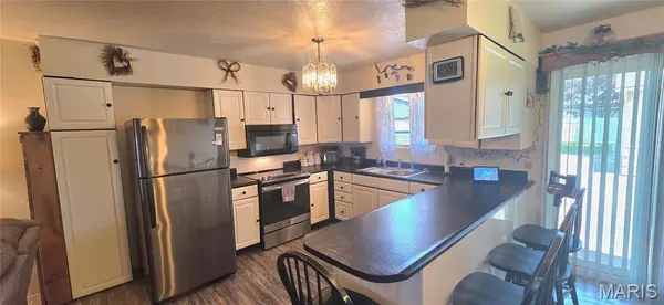 123 Allan ST, Chester, IL 62233