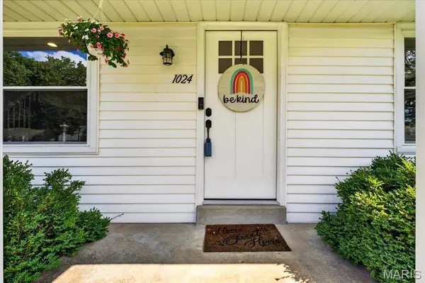 1024 Rose Hill LN, Ellisville, MO 63021