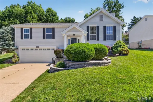 1815 Fox Pointe DR, Arnold, MO 63010